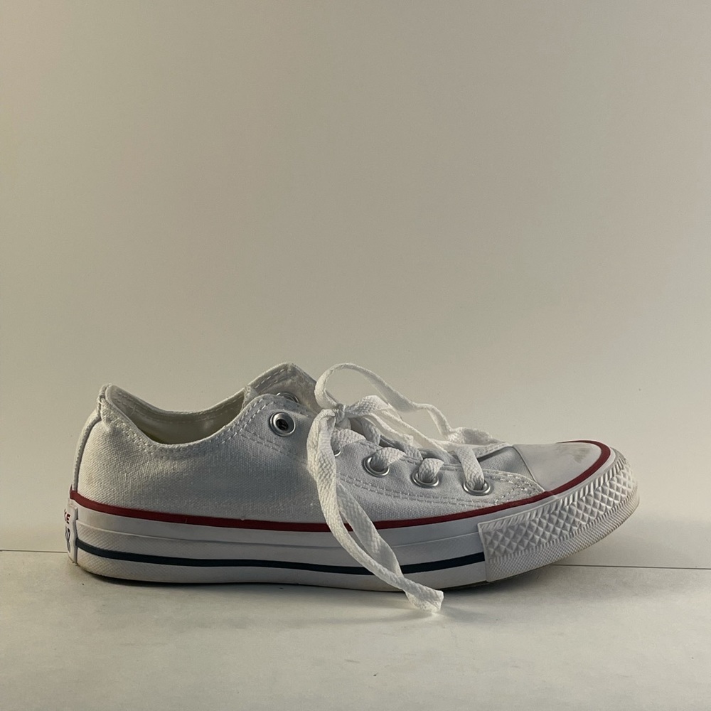 Women’s White Low Top Converse Sneakers